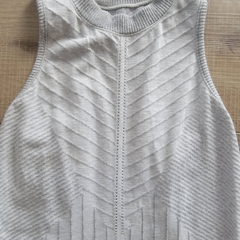 Athleta Women's Gray Sojourn Seamless Racerback High Neck Ribbed Tank Top Small - Picture 7 of 9